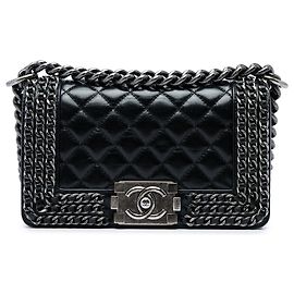 Bolsa Tiracolo Chanel Boy Flap Small em couro de bezerro vitrificado matelassê preta com corrente Preto