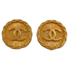 Boucles d'oreilles clips rondes Sunburst Chanel CC plaquées or Doré