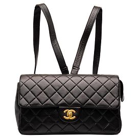 Chanel Medium Quilted Flap Rucksack aus schwarzem Lammleder Schwarz