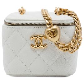 Mini Vanity Case Chanel Quilted Caviar CC Sweetheart Branco com Alça de Corrente Branco