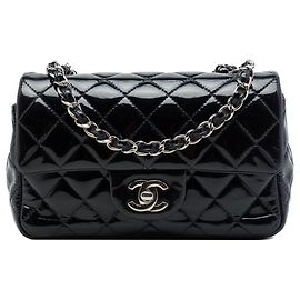 Chanel Mini Rectangular Classic Single Flap Crossbody Bag aus schwarzem Lackleder Schwarz