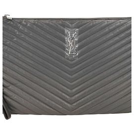 Yves Saint Laurent Clutch aus grauem Leder Braun