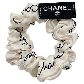 Coletero de seda Chanel en blanco Blanco