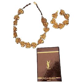 Conjunto de Colar e Pulseira Yves Saint Laurent em Metal Dourado Dourado