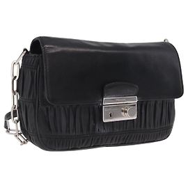 Bolso de hombro con cadena PRADA de piel negro plata Auth mr3021 Negro Plata