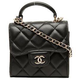 Borsa Chanel CC in pelle d'agnello matelassé nera con manico superiore, patta e catena Nero