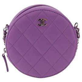 Chanel Runde Clutch mit Kette aus gestepptem Lammleder Mini Lila