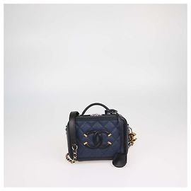 Chanel Piccola borsa vanity in pelle caviar matelassé blu navy e nera Nero Blu