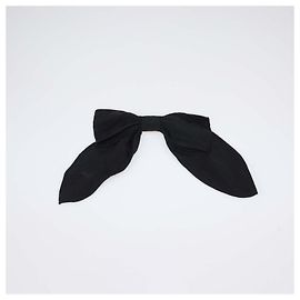 Fermi capelli Chanel in tessuto nero con fiocco Nero