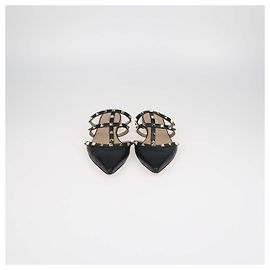 Mules basse a punta Rockstud in pelle nera Valentino Nero