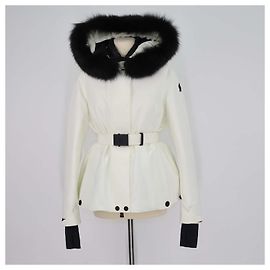 Moncler Off White Polyesterjacke mit abnehmbarer Kapuze mit Pelzbesatz und Gürtel Weiß