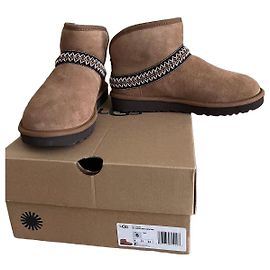 UGG Classic Mini Crescent - Botas em Camurça Castanha Marrom