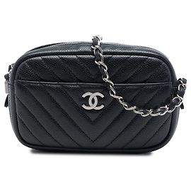 Bolsa Camera Chanel Black CC Chevron Caviar Preto