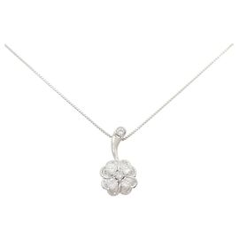 Autre Marque Platinum Diamond Clover Necklace Silvery