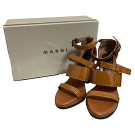 Sandales Marni en cuir verni avec talon en bois Marron
