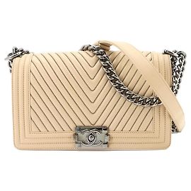 Bolsa de Ombro Chanel Boy Chain Bege