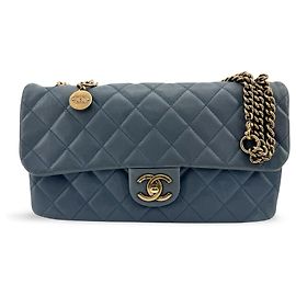 Chanel CC Crown Flap Quilted Leather Small Blau