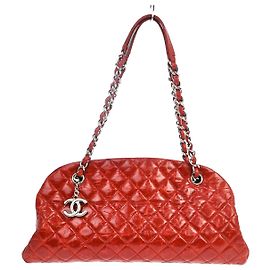 Chanel Just Mademoiselle de piel de becerro acolchada Medium Roja