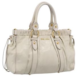Bolsa de mão Miu Miu em couro branco com detalhes dourados Auth bs37154A Branco Outro