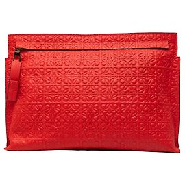 LOEWE T-Clutch aus rotem Leder mit geprägtem Anagramm-Repeat-Muster Rot