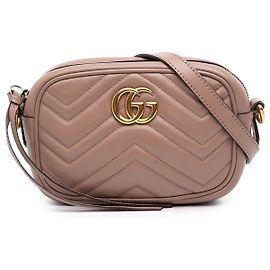 Bolsa Tiracolo Mini GG Marmont em couro de bezerro matelassê marrom Gucci Marrom