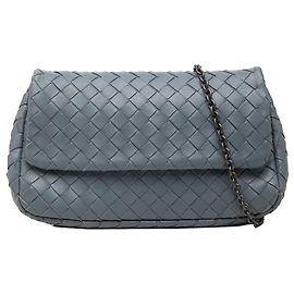 Bolsa Tiracolo Mini Bottega Veneta em Nappa Intrecciato Expansível com Aba e Corrente Azul Azul