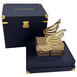 Louis Vuitton Damier Trunk Metallanhänger mit Flügeln Dunkelblau Gold hardware Monogramm
