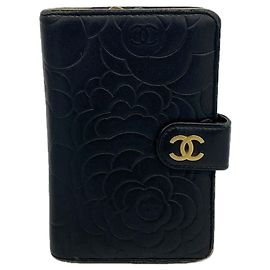 Cartera Chanel Camellia de piel de cordero Negro