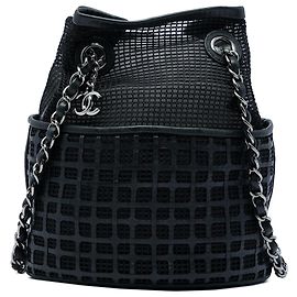 Borsa secchiello Chanel in mesh CC nera e vitello traforato Nero