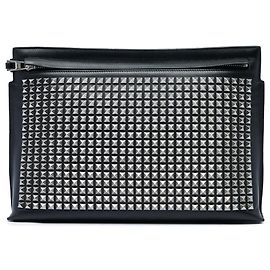 Clutch T de piel de becerro con tachuelas negra LOEWE Negro