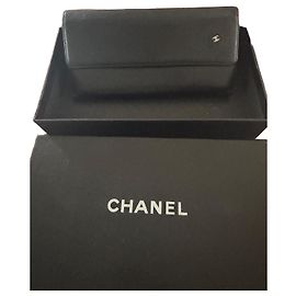 Chanel Klassische Geldbörse aus schwarzem Leder Schwarz