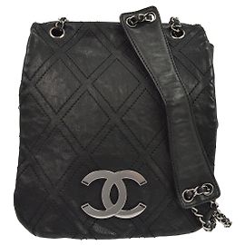 Chanel Diamond Stitch Messenger Quilted Calfskin Medium Preto
