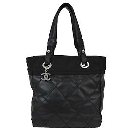 Chanel Biarritz Tote aus gestepptem beschichtetem Canvas Small Schwarz