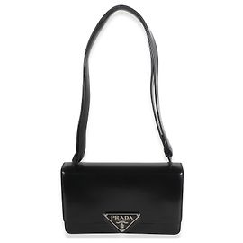 Bolso de solapa Prada Black Spazzolato Embleme Triangle Negro
