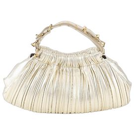 Bolso tote Miu Miu de piel dorada Dorado