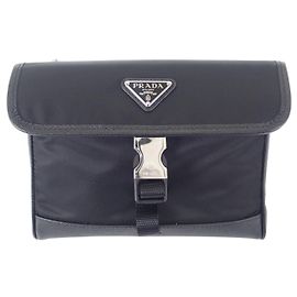 Bolsa Messenger Prada em Tessuto com acabamento em Saffiano preto e fivela Preto
