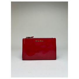 Cartera de solapa de charol Vintage Miu Miu c. finales de los 2000 Rojo Borgoña Roja