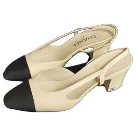 Chanel Escarpins Slingback Bicolores Cuir Beige et Noir Noir Beige