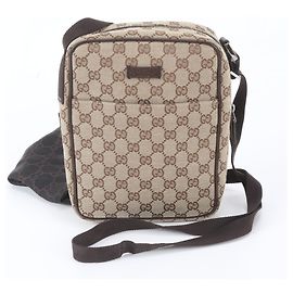 Bolsa de Ombro Gucci em Lona GG e Couro Marrom