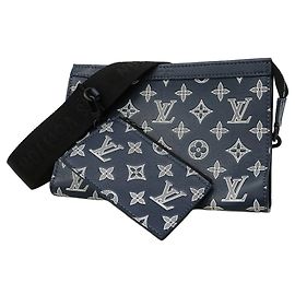 Bolsa de Ombro Louis Vuitton Monogram Shadow Gaston Azul marinho
