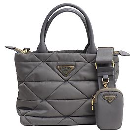 Sac à épaule cabas matelassé Prada Re-Nylon en Gray Marron