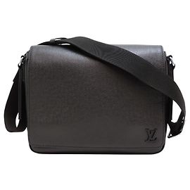Borsa a tracolla da uomo Louis Vuitton District PM NV3 Nero