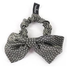 Chanel Métiers d'Art Collection COCO Mark Ribbon Scrunchie Marrom