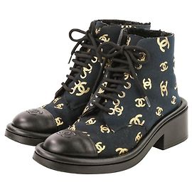 Bottines courtes Chanel 22B en toile et fourrure d'agneau Noir