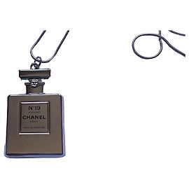 Colar Chanel N°19 Poudré Dourado