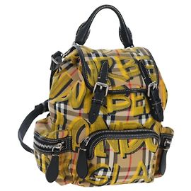 Sac à dos BURBERRY Nova Check Graffiti Canvas Beige Silver Auth 203410M Argenté Beige