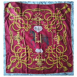 Lenço Hermès 90x90 em seda – Modelo "Palefroi" (Bordeaux e Ouro) Vermelho Dourado