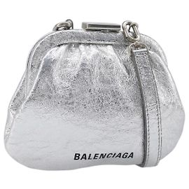 BALENCIAGA Cloudcoin Shoulder Pouch em couro prateado 618915 Auth 205922V Prata