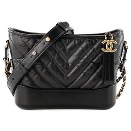 CHANEL - Bolsa de ombro Gabrielle mini chevron em couro amassado preto Preto