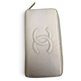 Cartera Chanel de piel acolchada con cremallera en gris Gris